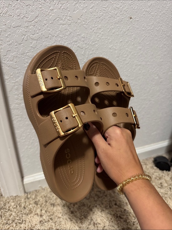 CROCS Shoes - Crocs Saturday Metallic Buckle Sandal